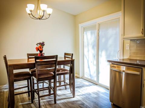 208 La Quinta Dr, Windsor, CA 95492 photo 9