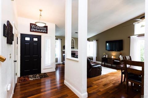 136 Hawk Ct, Vacaville, CA 95687 photo 3