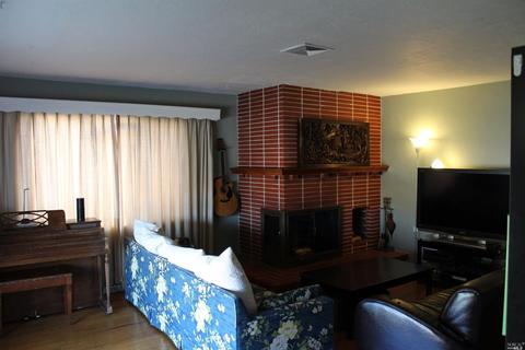 720 Lassen St, Vallejo, CA 94591 photo 2
