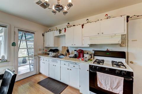 207 E Colorado St, Fairfield, CA 94533 photo 5