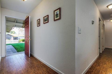 330 Chelan Dr, Vacaville, CA 95687 photo 2