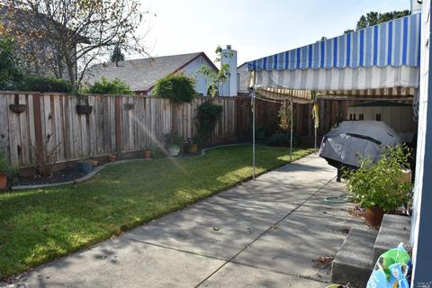 832 Milsom Pl, Windsor, CA 95492 photo 2
