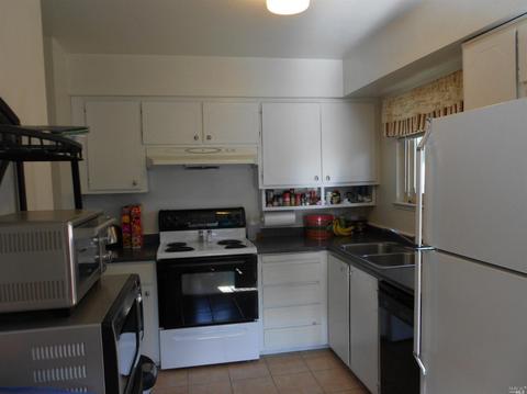 560 Gregory Dr, Vacaville, CA 95687 photo 3