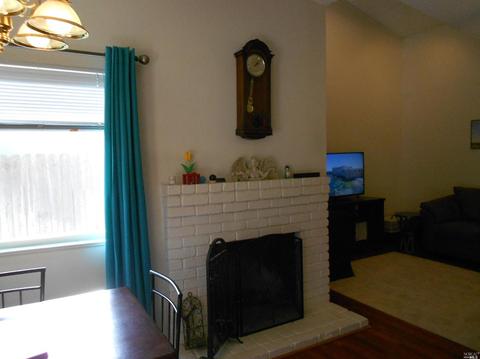 560 Gregory Dr, Vacaville, CA 95687 photo 4
