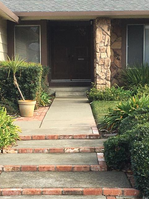 698 Alpine Ct, Fairfield, CA 94534 photo 3