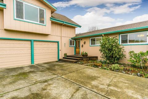 601 Chablis Ct, Ukiah, CA 95482 photo 2
