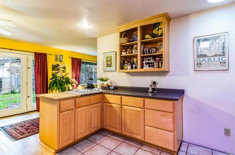 601 Chablis Ct, Ukiah, CA 95482 photo 4