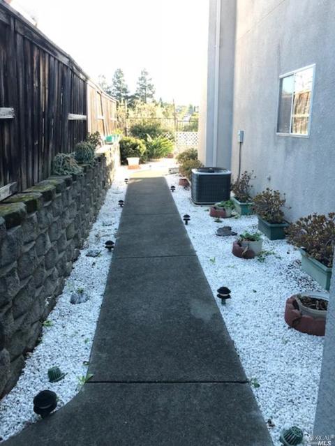 1327 Legend Cir, Vallejo, CA 94591 photo 3