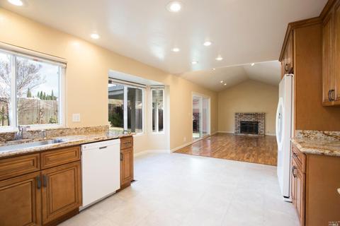 776 Ash Ct, Fairfield, CA 94533 photo 4