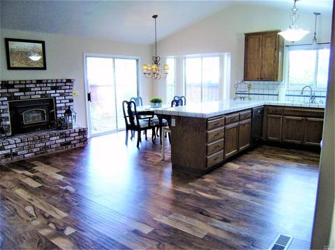 349 Wilson Ln, Windsor, CA 95492 photo 3
