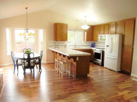 349 Wilson Ln, Windsor, CA 95492 photo 2