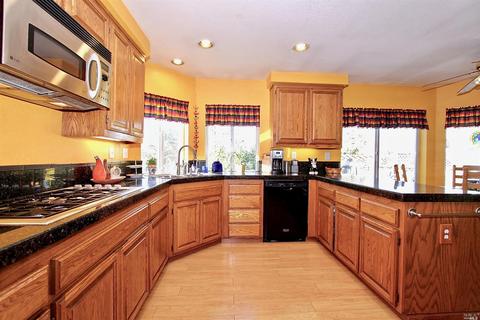 501 Pistachio Pl, Windsor, CA 95492 photo 2