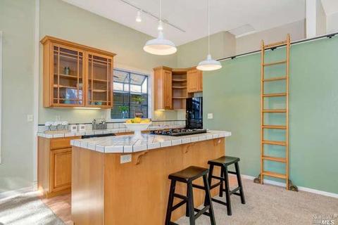 480 E H St, Benicia, CA 94510 photo 5