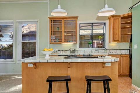 480 E H St, Benicia, CA 94510 photo 3