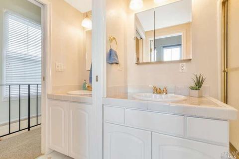 480 E H St, Benicia, CA 94510 photo 4