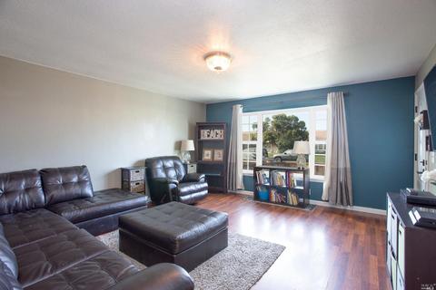 415 Temple Dr, Vacaville, CA 95687 photo 4