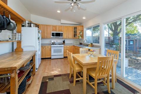 860 Daniel Dr, Petaluma, CA 94954 photo 3