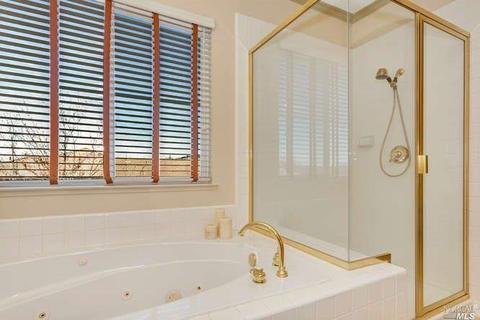 8212 Chanbord Ct, Vallejo, CA 94591 photo 12