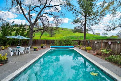 155 Salinas Dr, Vacaville, CA 95688 photo 2