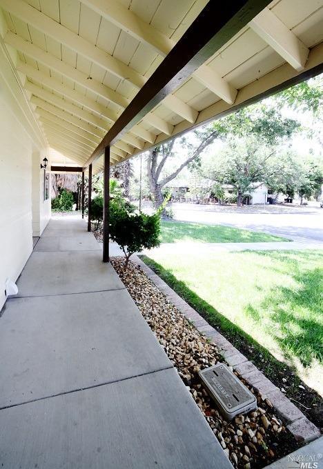 492 Dahlia St, Fairfield, CA 94533 photo 2