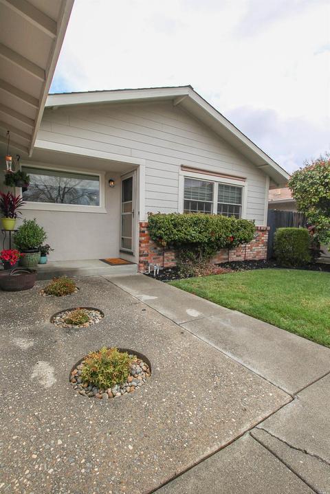 155 Georgetown Dr, Vacaville, CA 95687 photo 5