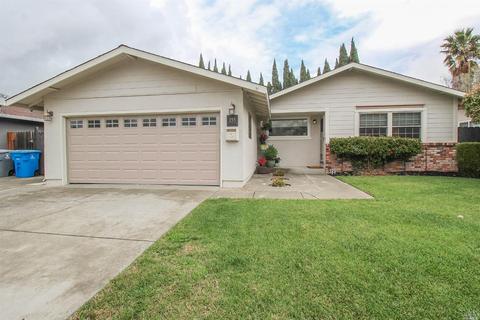 155 Georgetown Dr, Vacaville, CA 95687 photo 2