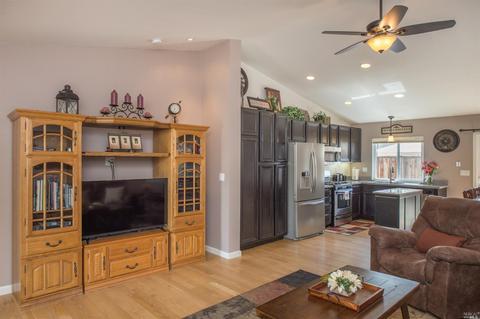 1011 Ventana Dr, Windsor, CA 95492 photo 4