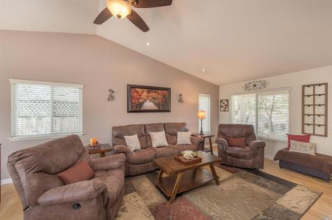 1011 Ventana Dr, Windsor, CA 95492 photo 2