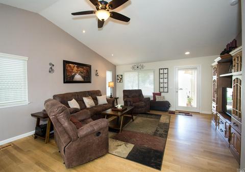1011 Ventana Dr, Windsor, CA 95492 photo 3