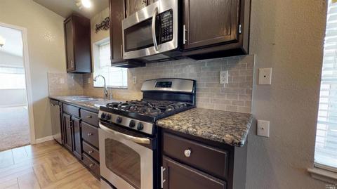 425 Regency Cir, Vacaville, CA 95687 photo 2