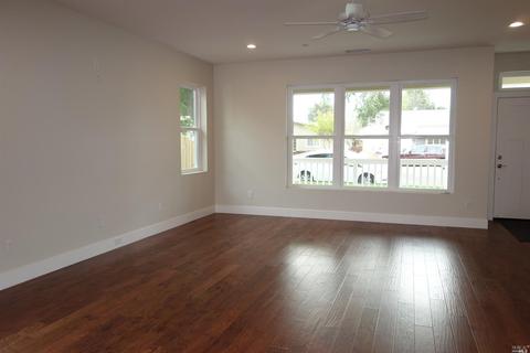 437 Russell St, Winters, CA 95694 photo 4
