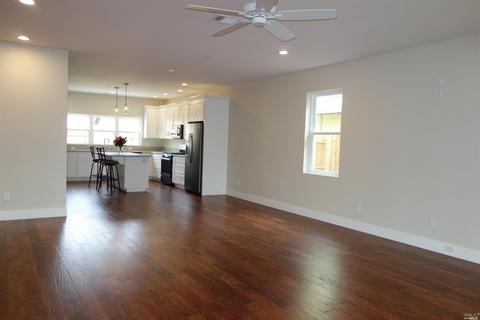 437 Russell St, Winters, CA 95694 photo 2