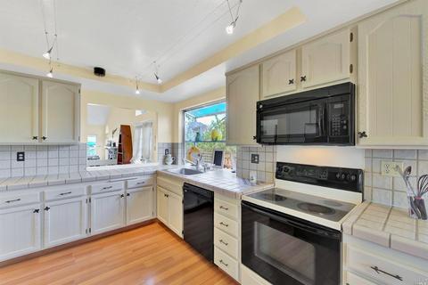 300 Seawind Dr, Vallejo, CA 94590 photo 4