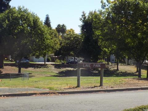 2401 Edgewater Dr, Napa, CA 94558 photo 3