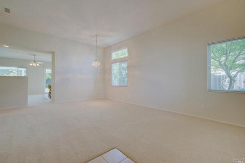 525 Pheasant Run Dr, Dixon, CA 95620 photo 4