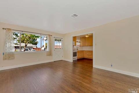 332 Ladera Dr, Vallejo, CA 94591 photo 3