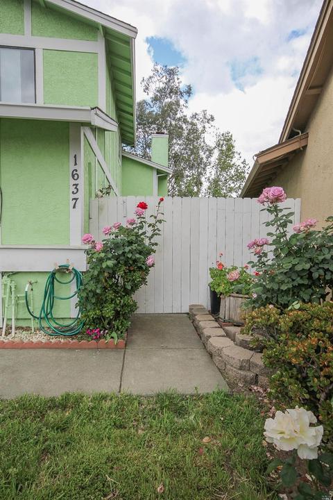 1637 Matthew Dr, Fairfield, CA 94533 photo 2