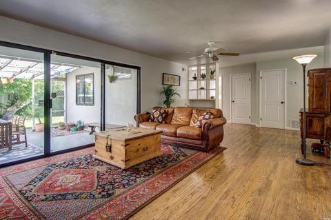 542 Deodara St, Vacaville, CA 95688 photo 8