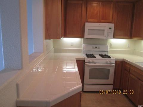 300 Locust Dr #34, Vallejo, CA 94591 photo 4