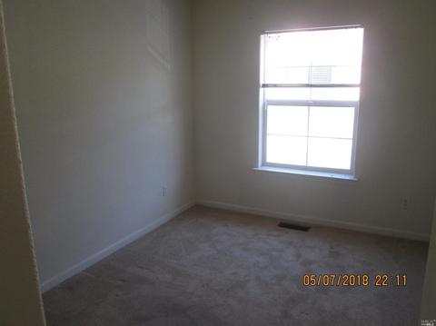 300 Locust Dr #34, Vallejo, CA 94591 photo 9