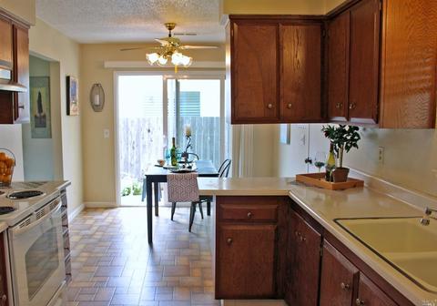 1404 Sarkesian Dr, Petaluma, CA 94954 photo 4