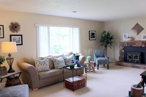 1404 Sarkesian Dr, Petaluma, CA 94954 photo 2
