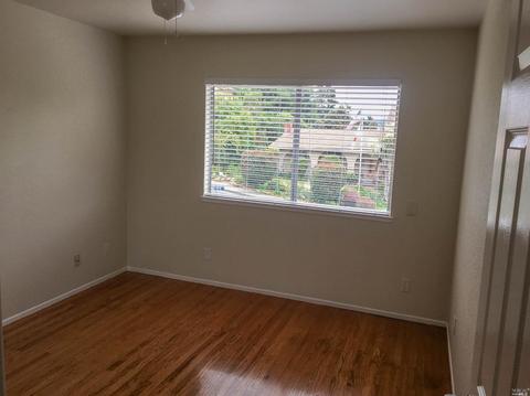 310 Valencia St, Vallejo, CA 94591 photo 9