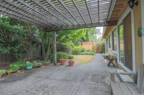 8620 Sassafras St, Windsor, CA 95492 photo 2