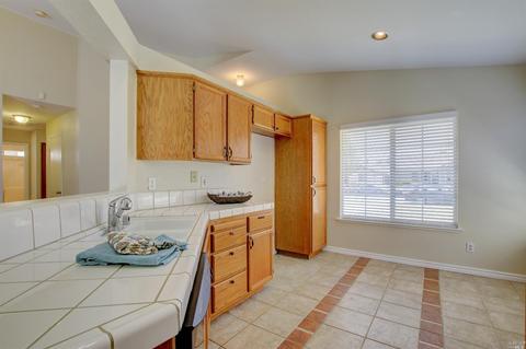 945 Regina Way, Dixon, CA 95620 photo 9
