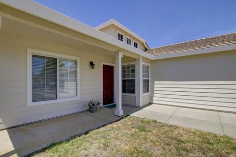945 Regina Way, Dixon, CA 95620 photo 3
