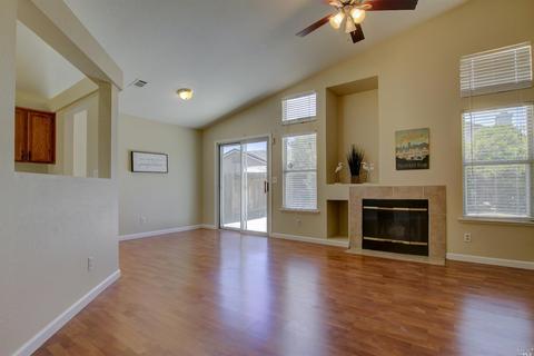 945 Regina Way, Dixon, CA 95620 photo 4