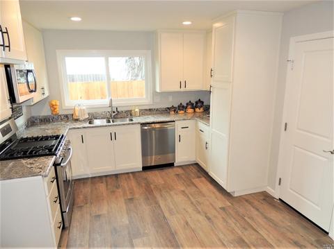 848 Vivian Ct, Windsor, CA 95492 photo 2