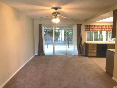 464 Crestview Dr, Vacaville, CA 95688 photo 3