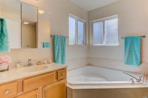 605 E L St, Benicia, CA 94510 photo 23